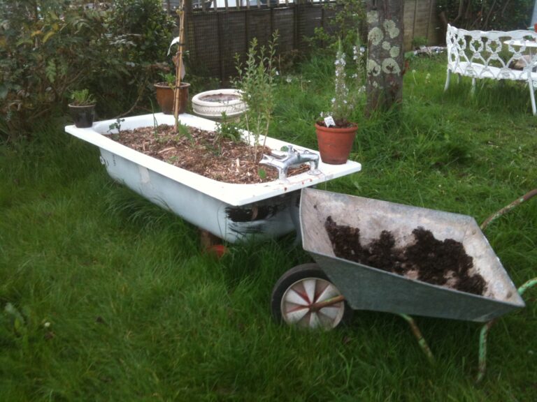 DIY How to Make a Bathtub Worm Bin: Transform Your Waste into Rich Compost