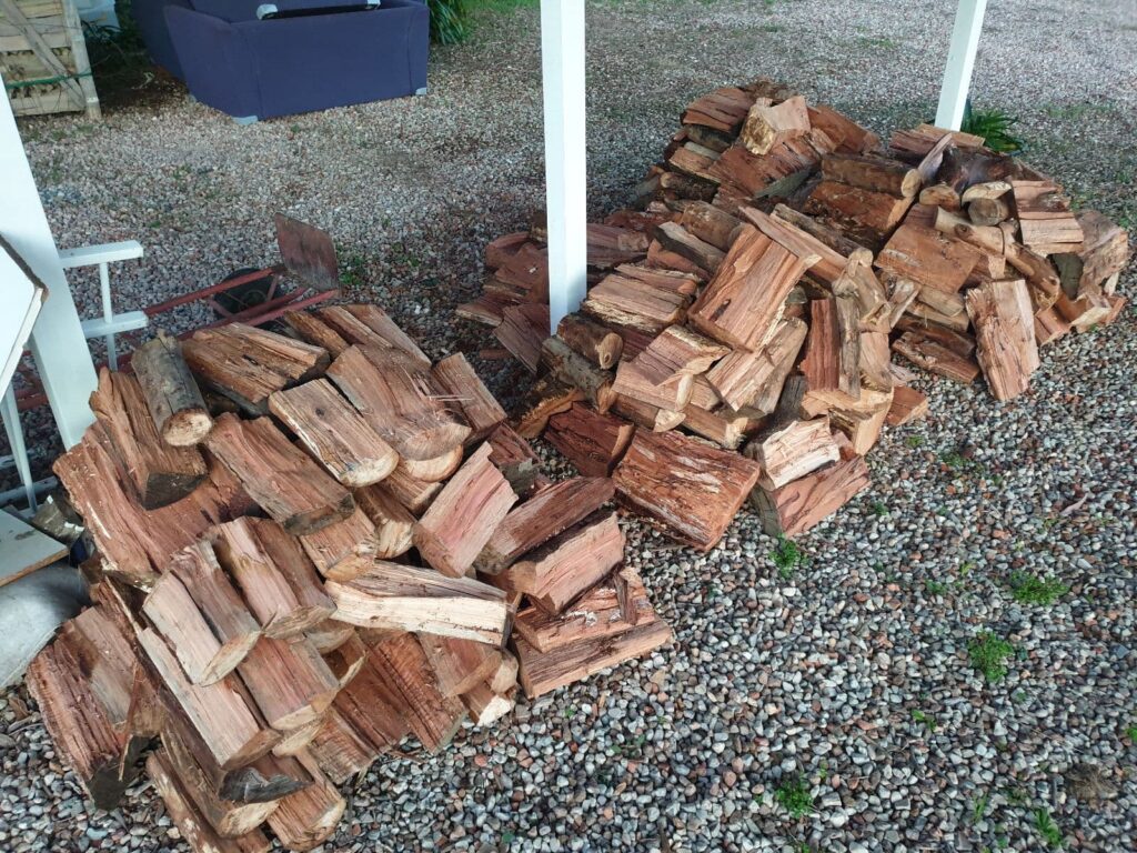 Buying Quality Firewood in Sydney: Species, Seasoning, Storage and the Law

